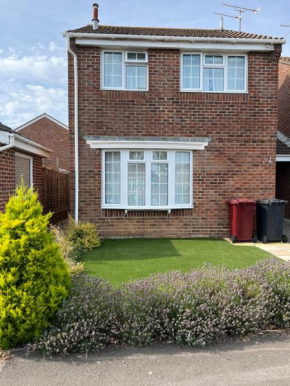 Three bedroom house in Chichester free parking